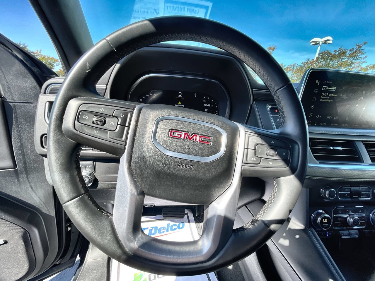 Used 2024 GMC Yukon SLT RWD image 11