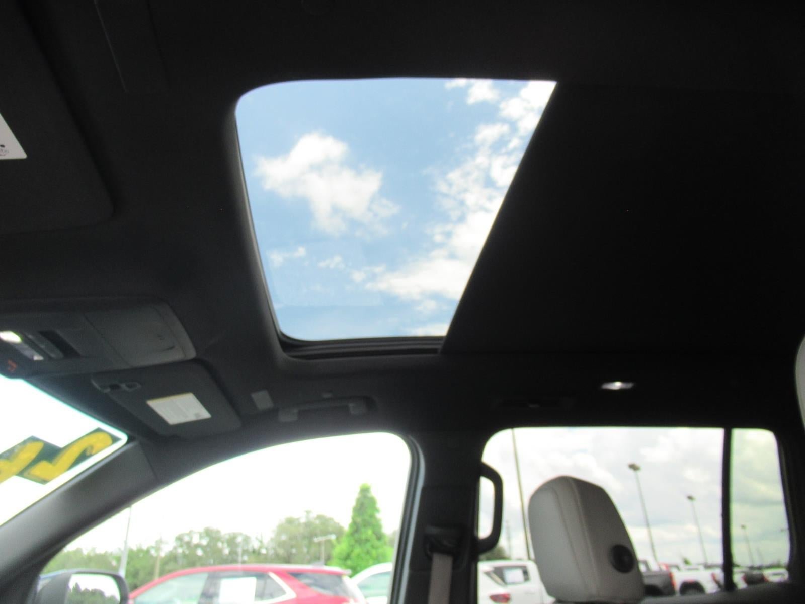 Used 2026 GMC Acadia Elevation w/ Elevation Premium Package FWD image 18