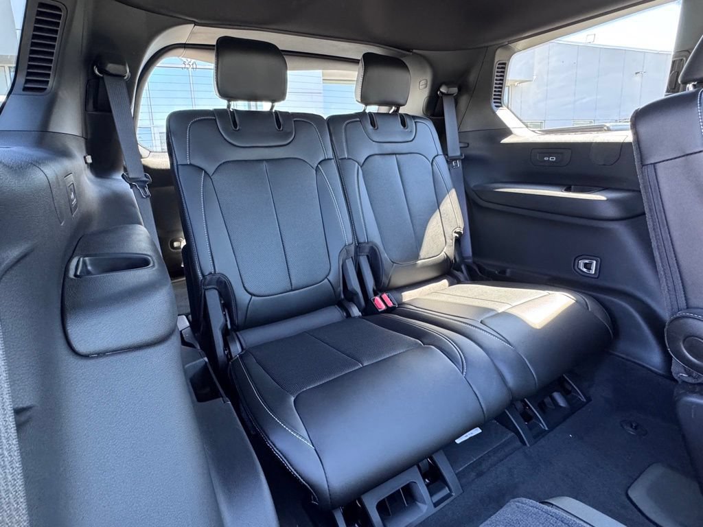 New 2025 Jeep Grand Cherokee L Limited w/ Luxury Tech Group II AWD/4WD image 23