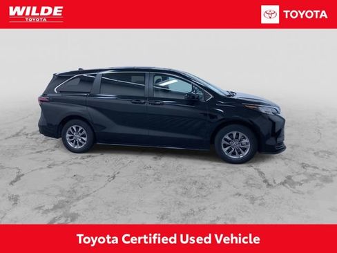 Certified 2022 Toyota Sienna LE image 2