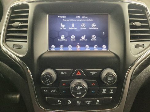 Used 2020 Jeep Grand Cherokee Laredo w/ Security & Convenience Group AWD/4WD image 25
