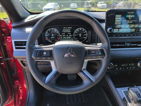 Used 2023 Mitsubishi Outlander SE Black Edition image 13