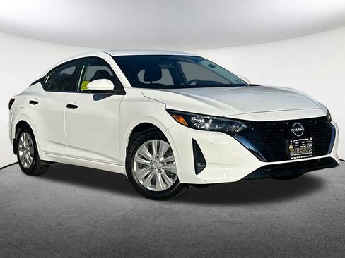 Used 2025 Nissan Sentra S image 2