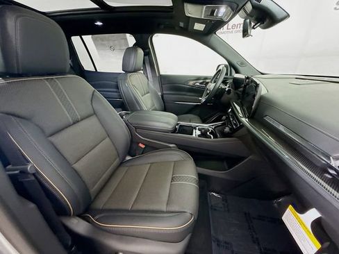 New 2026 Chevrolet Traverse High Country w/ LPO, Floor Liner Package AWD/4WD image 32