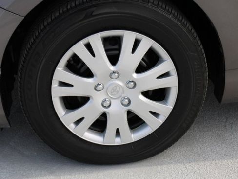 Used 2016 Toyota Camry LE image 9