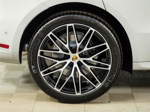 New 2026 Porsche Macan GTS AWD/4WD image 39