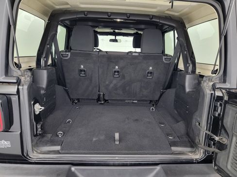 Used 2018 Jeep Wrangler Unlimited Sport S image 29