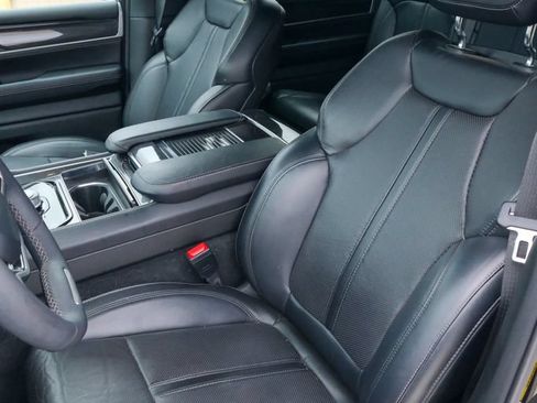 Used 2023 Jeep Wagoneer 4WD w/ Premium Group I image 15