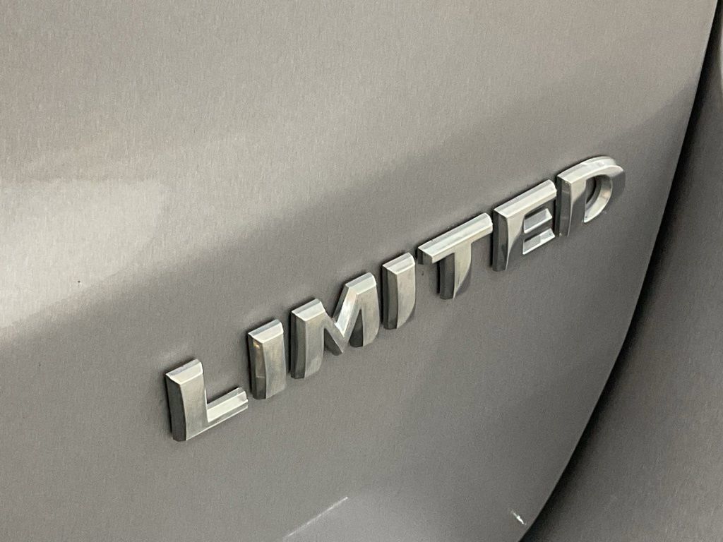 Used 2018 Jeep Grand Cherokee Limited AWD/4WD image 25