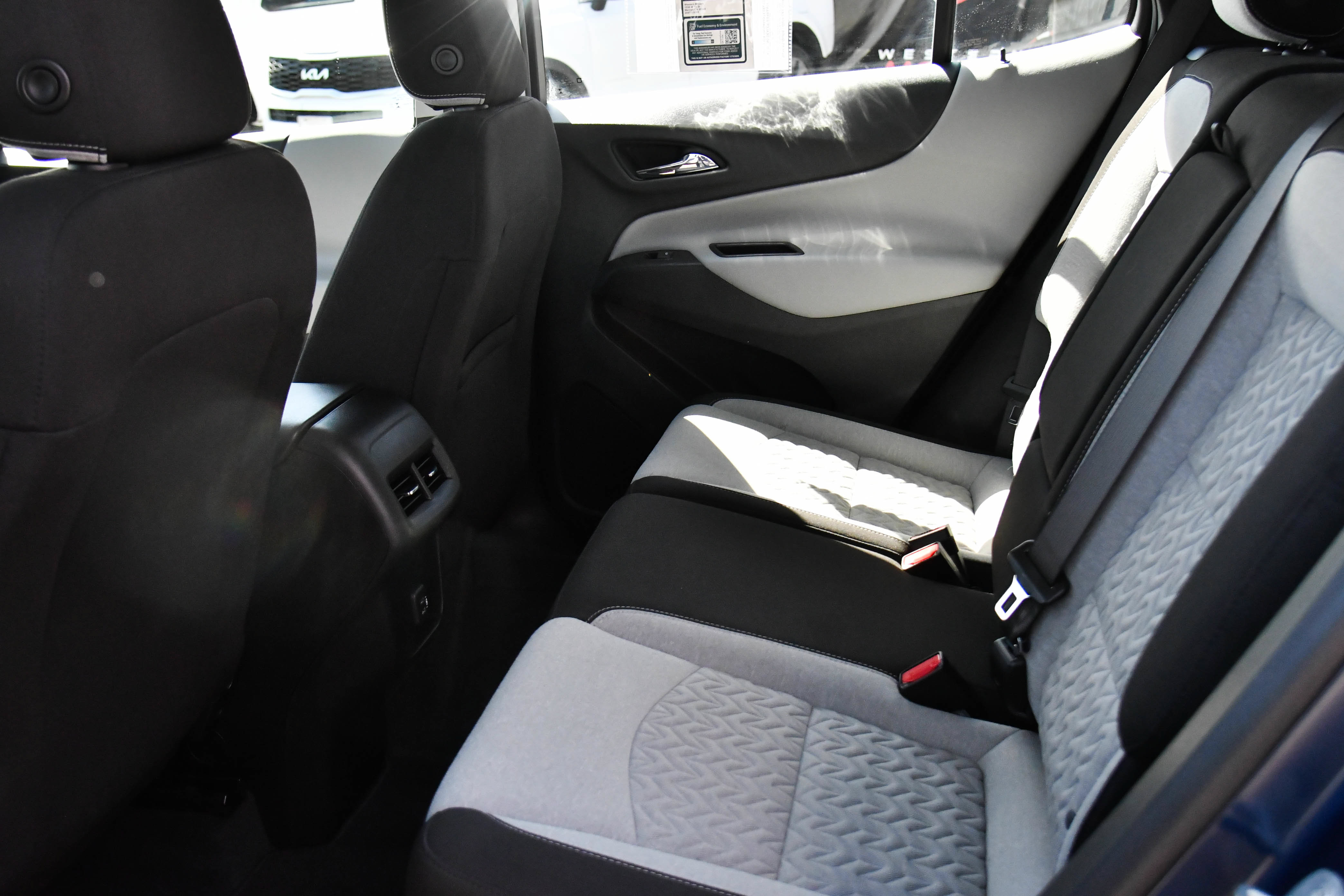 Used 2022 Chevrolet Equinox LS AWD/4WD image 35