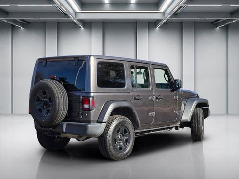 Used 2022 Jeep Wrangler Unlimited Sport image 4