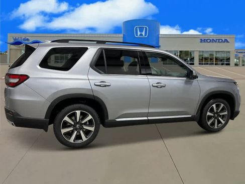 New 2025 Honda Pilot Touring image 9