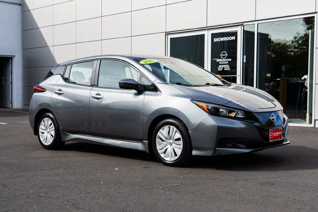 Used 2025 Nissan Leaf S FWD image 1