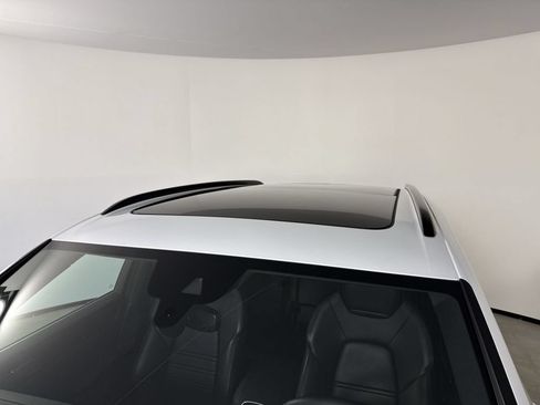 Certified 2023 Porsche Cayenne Platinum Edition AWD/4WD image 17