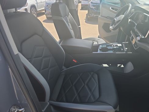 Used 2024 Volkswagen Atlas Peak Edition SEL image 19