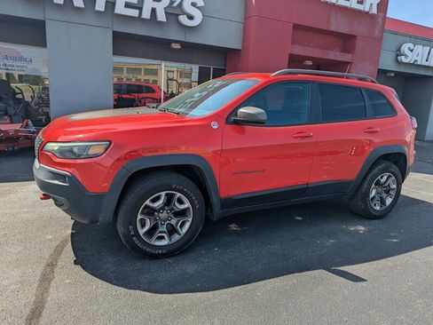 Used 2019 Jeep Cherokee Trailhawk w/ Cold Weather Group AWD/4WD image 1
