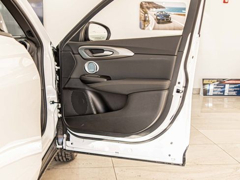 New 2025 Alfa Romeo Tonale w/ Premium Package image 41