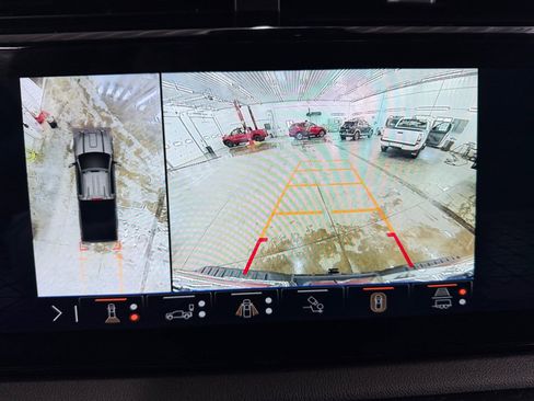 Used 2025 GMC Sierra 2500 AT4 AWD/4WD image 19