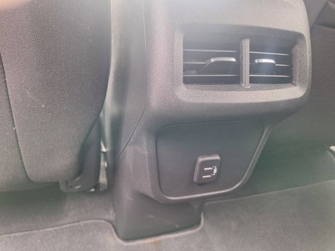 Used 2023 Chevrolet Equinox LT image 22