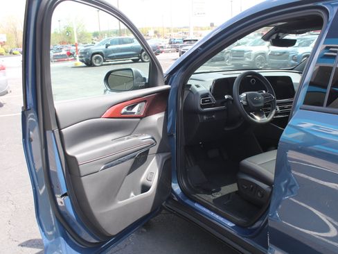 New 2026 Chevrolet Traverse Z71 w/ Driver Confidence Package AWD/4WD image 8