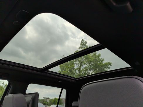 Used 2021 GMC Yukon Denali w/ Denali Premium Package image 31