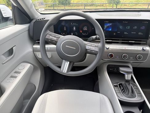 New 2026 Hyundai Kona SE FWD image 17