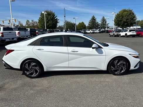 Used 2025 Hyundai Elantra SEL FWD image 6