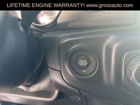 Used 2019 Jeep Wrangler Unlimited Sahara w/ Uconnect 4C Nav & Sound Group AWD/4WD image 18