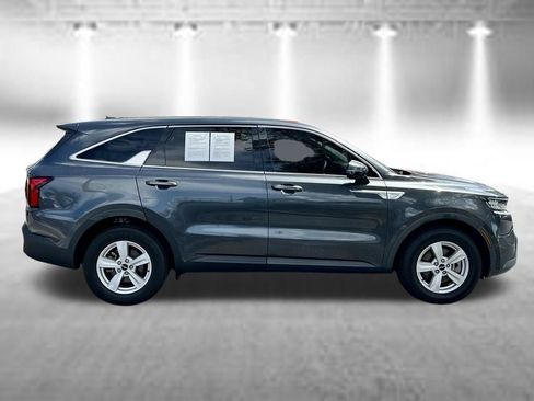 Used 2023 Kia Sorento LX FWD image 4