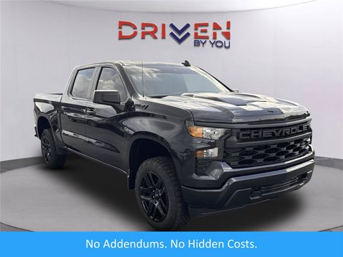 Used 2024 Chevrolet Silverado 1500 Custom Trail Boss w/ Dark Appearance Package AWD/4WD image 1