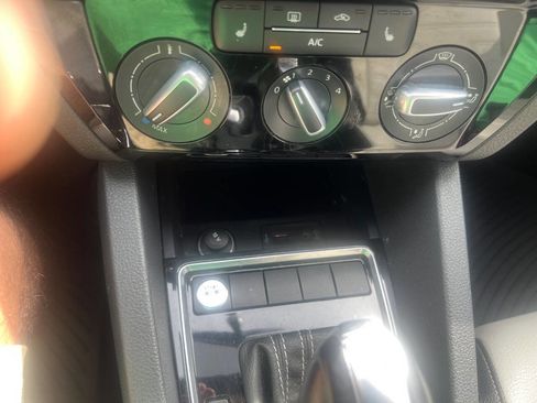 Used 2016 Volkswagen Jetta Sport image 15