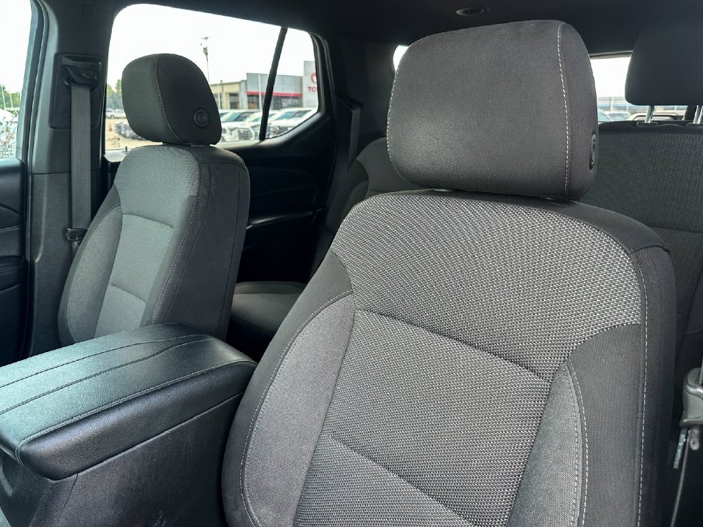 Used 2022 Chevrolet Traverse LT FWD image 14