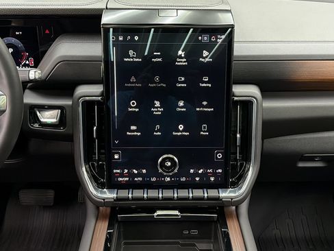 Used 2026 GMC Yukon Denali w/ Sun & Power Step Package AWD/4WD image 18