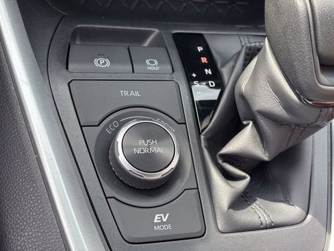 Used 2025 Toyota RAV4 XLE AWD/4WD image 31