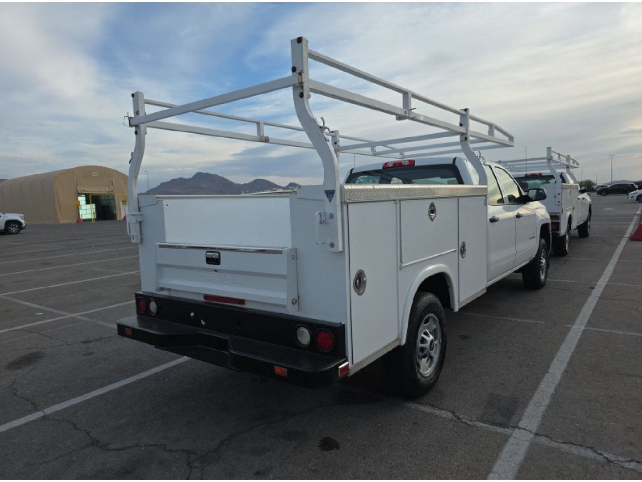 Used 2018 Chevrolet Silverado 2500 W/T RWD image 2