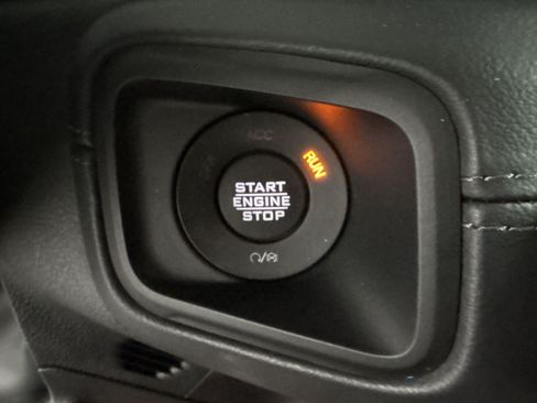 Used 2025 Jeep Wrangler Unlimited Sahara w/ Safety Group AWD/4WD image 17
