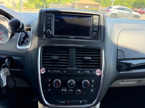 Used 2019 Dodge Grand Caravan SXT FWD image 26