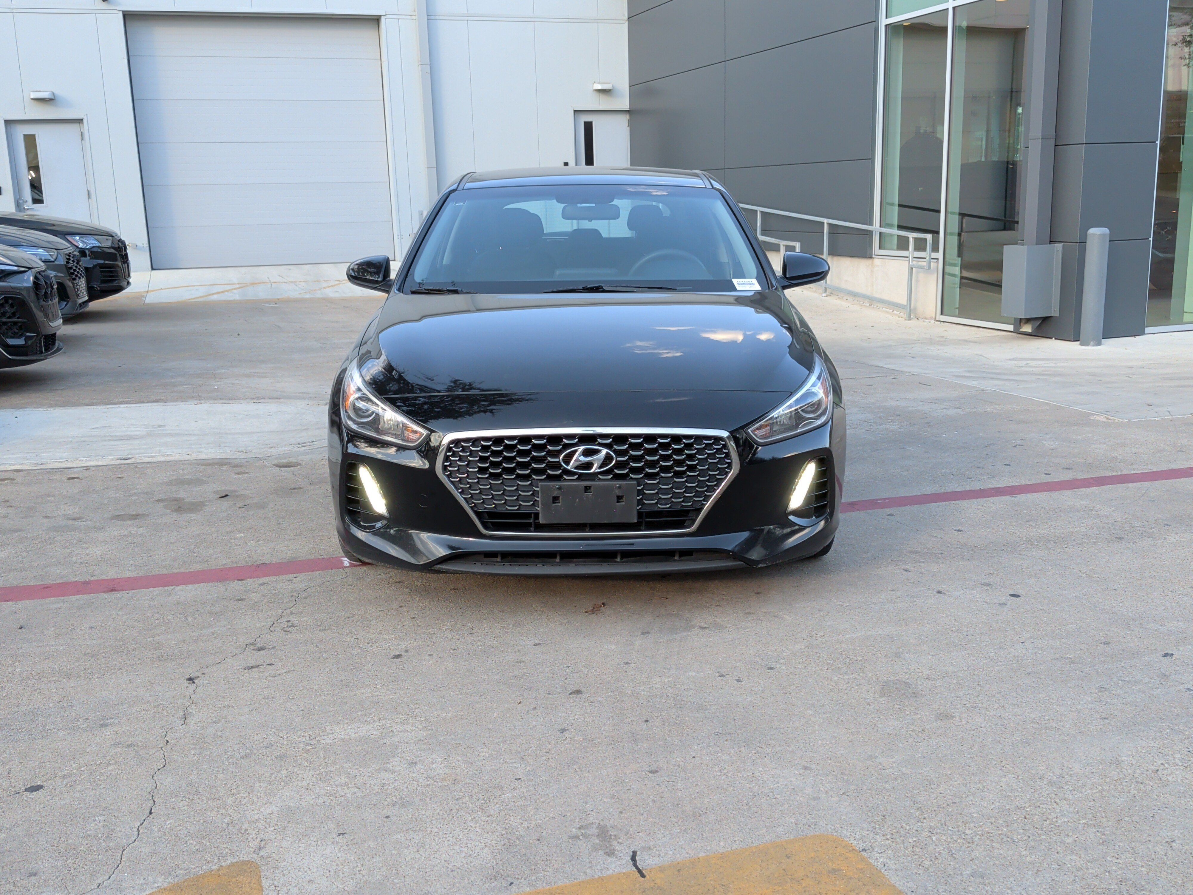 Used 2018 Hyundai Elantra GT FWD image 3