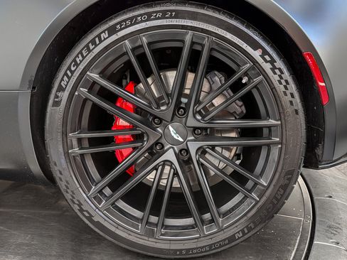 Used 2025 Aston Martin DB12 Coupe RWD image 11