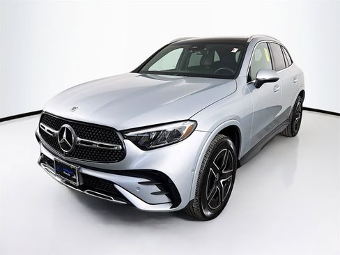 Used 2023 Mercedes-Benz GLC 300 4MATIC image 3