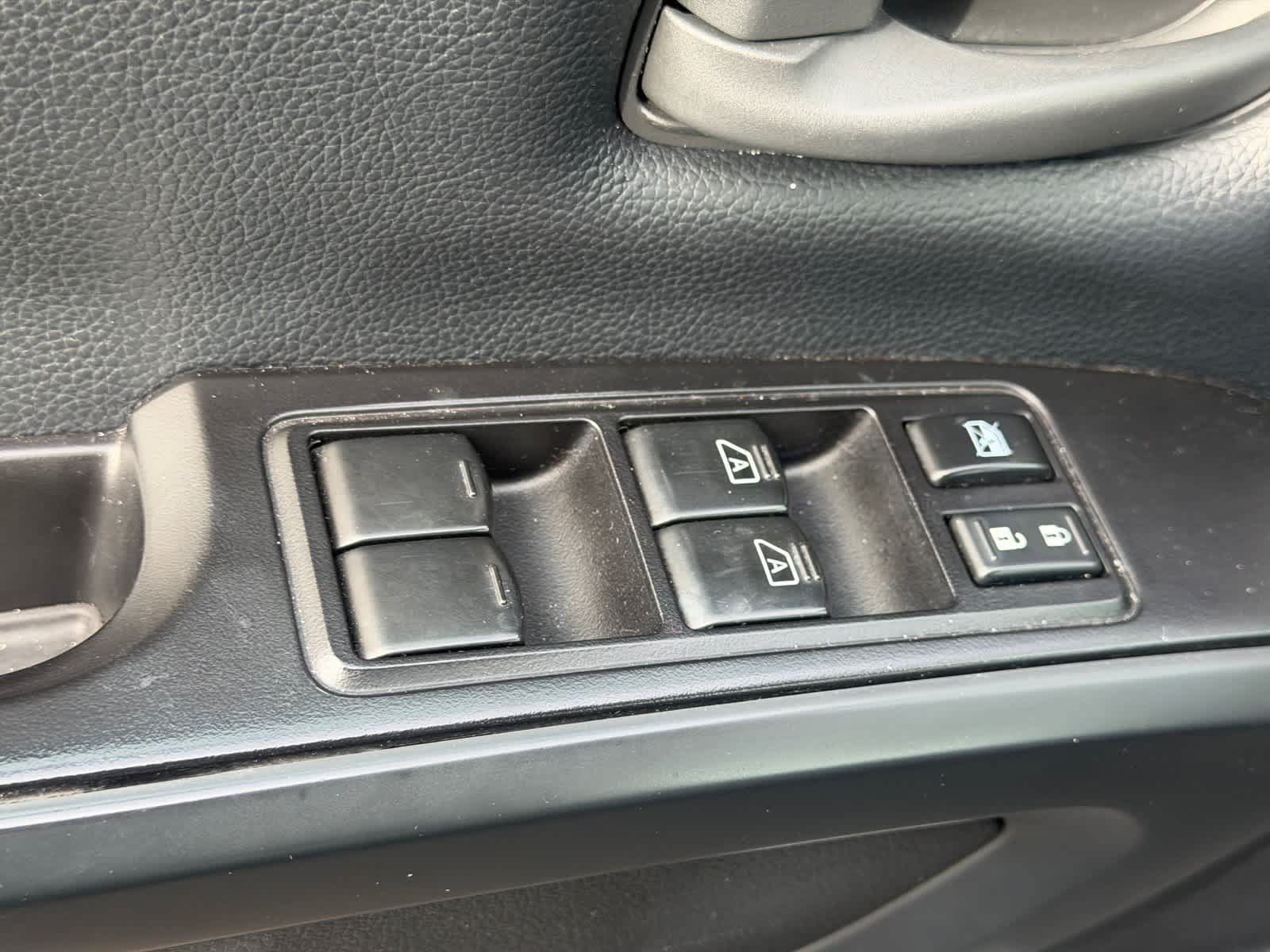 Used 2017 Nissan Titan S RWD image 11