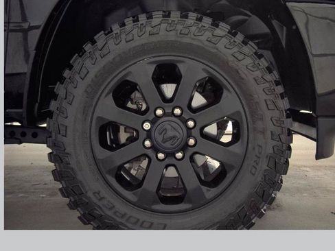 Used 2019 RAM 2500 Big Horn w/ Black Appearance Package AWD/4WD image 4
