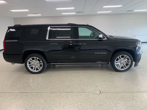 Used 2020 Chevrolet Suburban Premier w/ Premier Plus Edition image 4