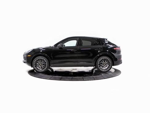 Certified 2022 Porsche Cayenne Coupe image 2