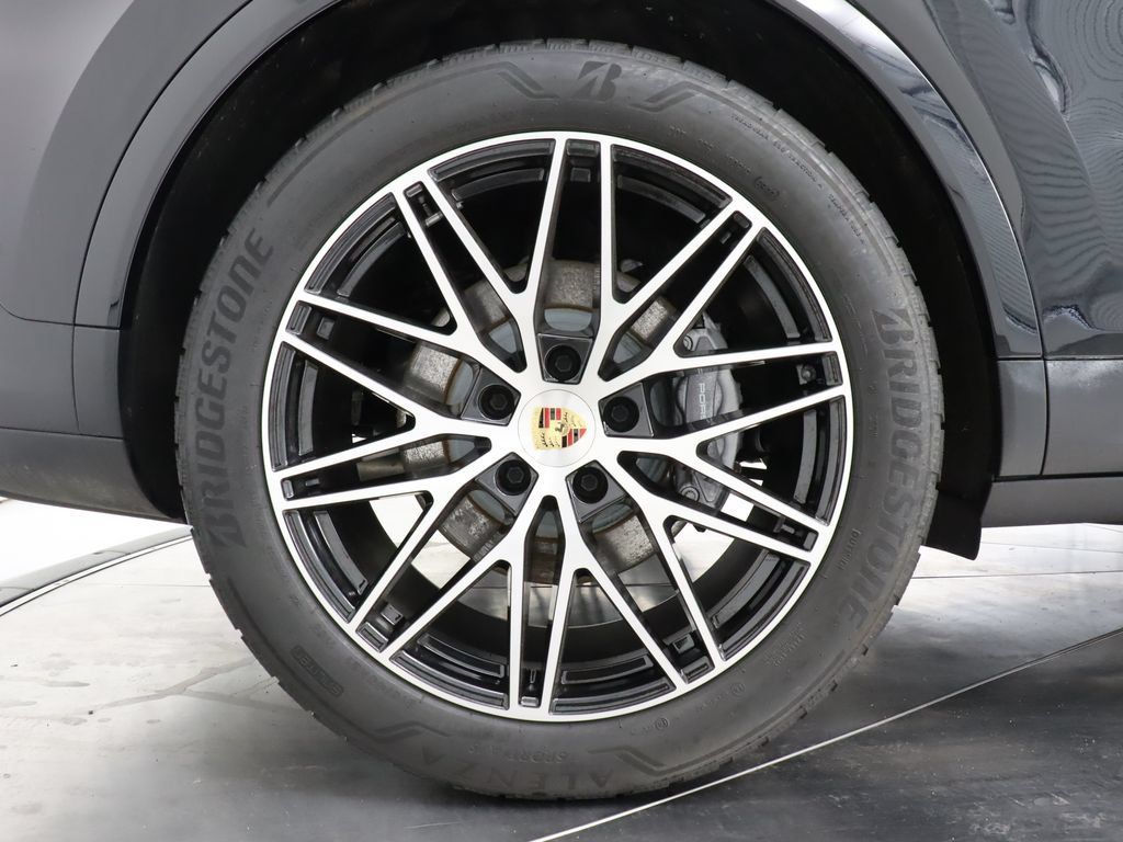 Used 2024 Porsche Cayenne Coupe w/ Premium Package Plus AWD/4WD image 47