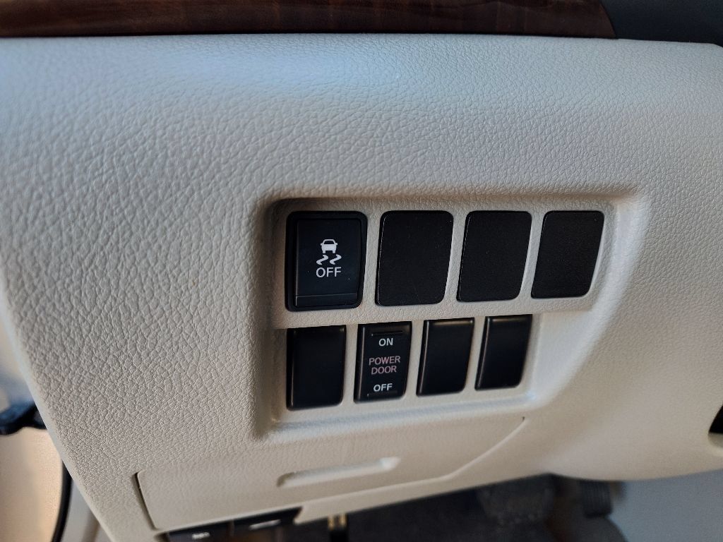 Used 2016 Nissan Quest SV FWD image 15