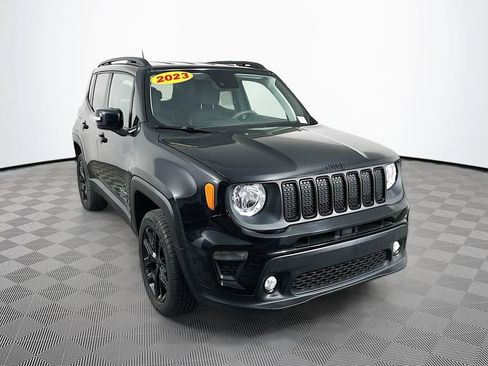 Used 2023 Jeep Renegade Altitude AWD/4WD image 3
