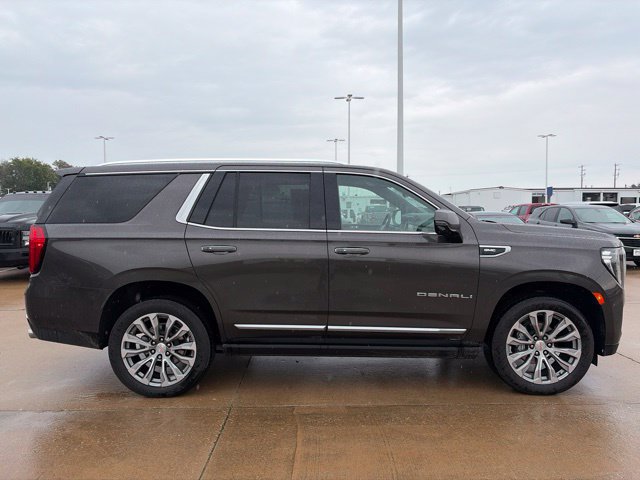 Used 2021 GMC Yukon Denali w/ Denali Premium Package AWD/4WD image 2