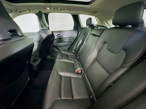 Used 2025 Volvo XC60 B5 Core image 29