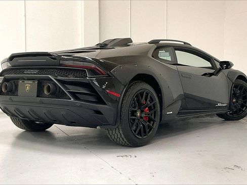Used 2024 Lamborghini Huracan Sterrato image 4